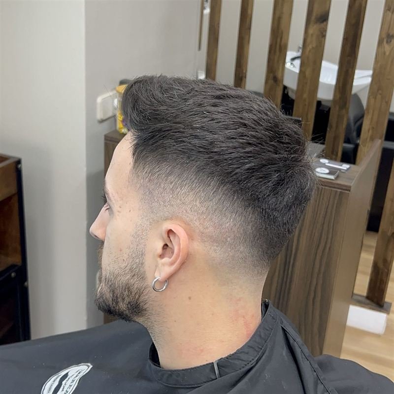 Degradado lateral definido en corte masculino de Corte Studio 537, A Coruña